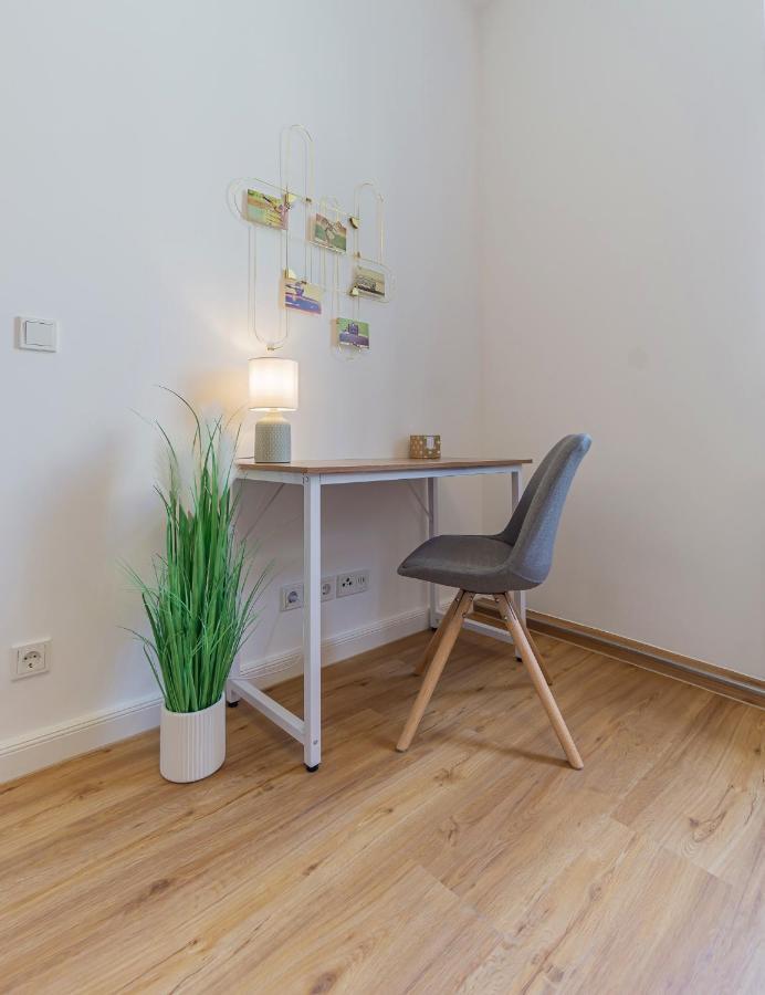 Modernes Apartment - Zentral, Ruhig, Wlan, Netflix, Kueche, Schreibtisch, Parkplatz, Waschtrockner Κότμπους Εξωτερικό φωτογραφία